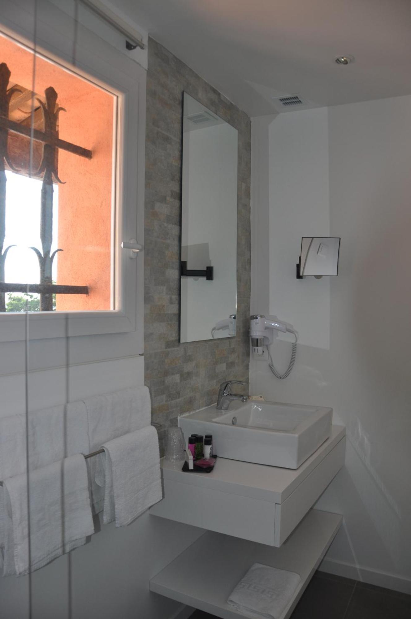 Hôtel de la Vierge Noire Sainte-Maxime Extérieur photo