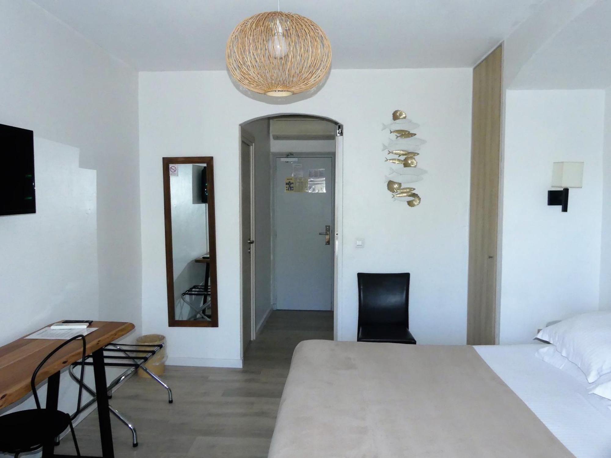 Hôtel de la Vierge Noire Sainte-Maxime Extérieur photo