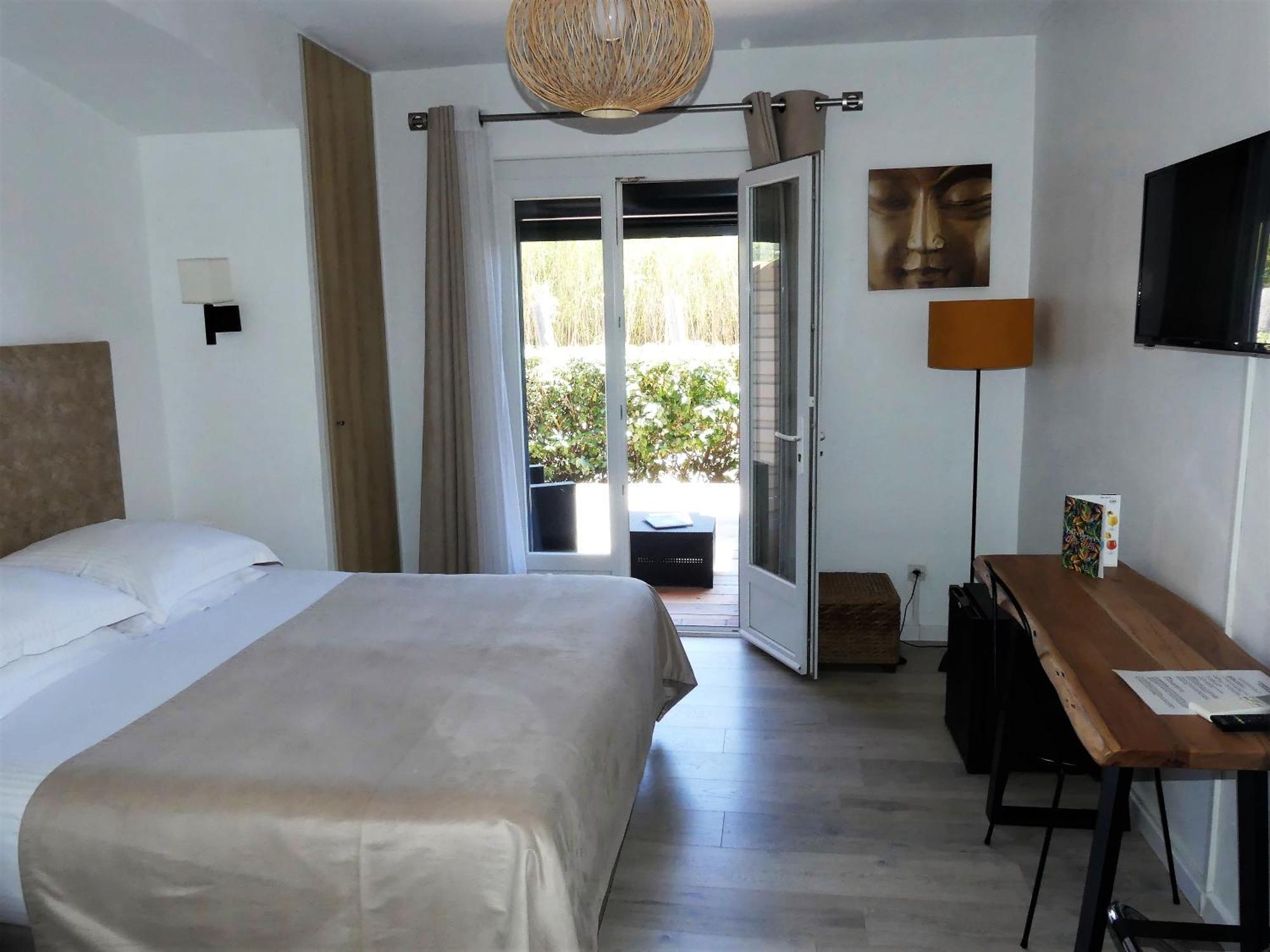 Hôtel de la Vierge Noire Sainte-Maxime Extérieur photo