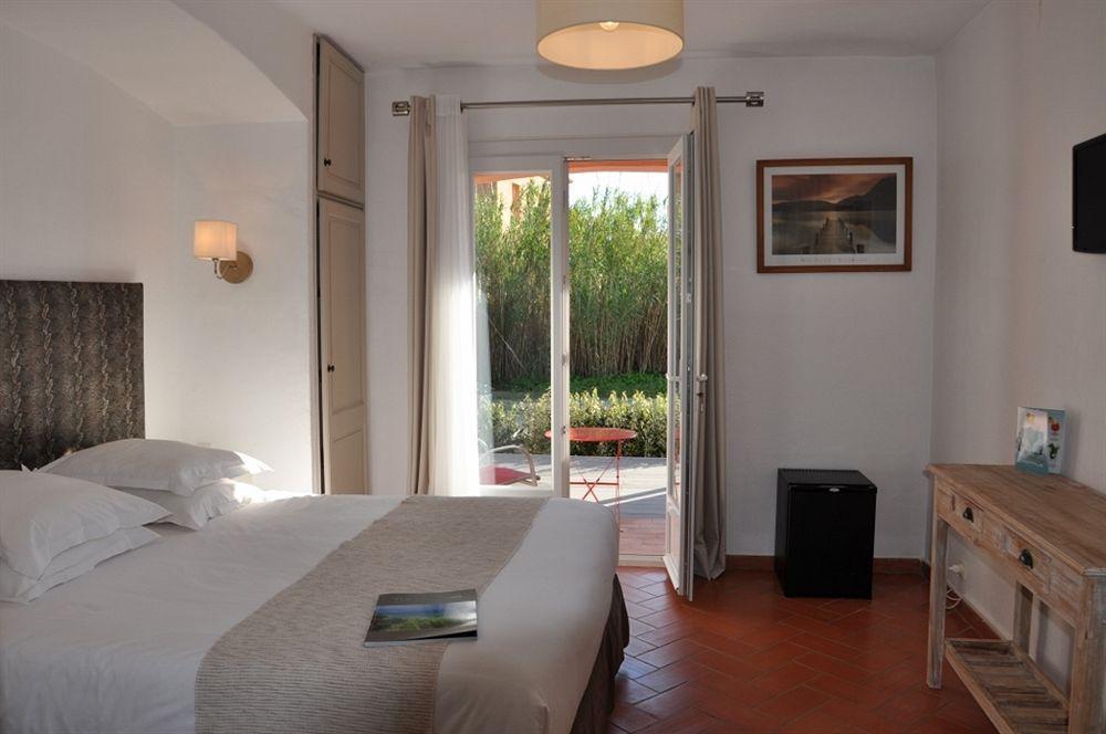 Hôtel de la Vierge Noire Sainte-Maxime Extérieur photo