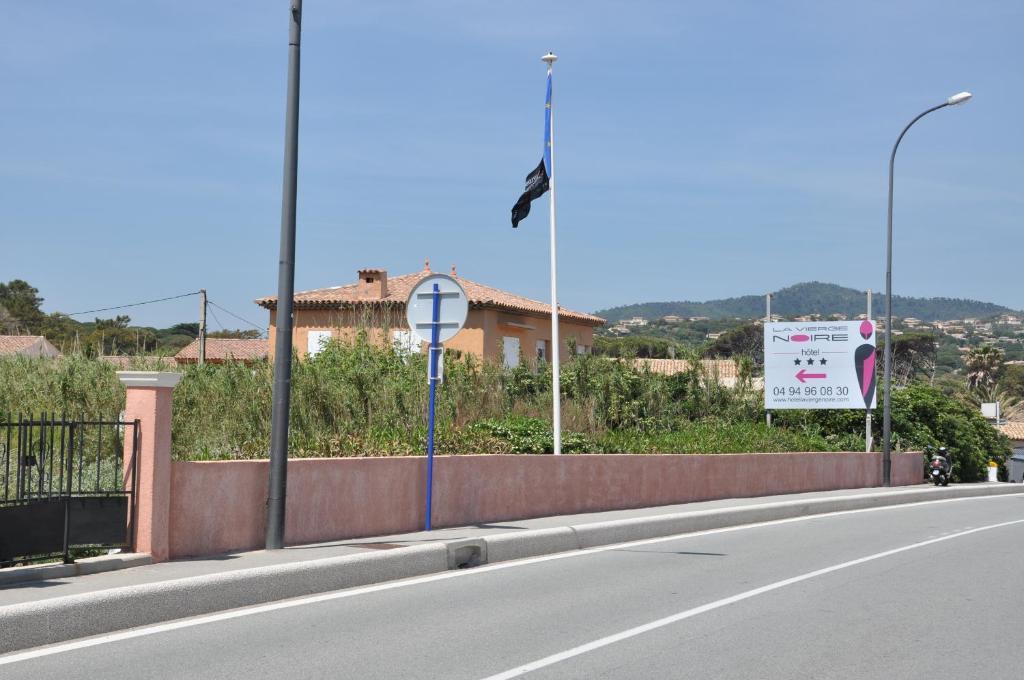 Hôtel de la Vierge Noire Sainte-Maxime Extérieur photo