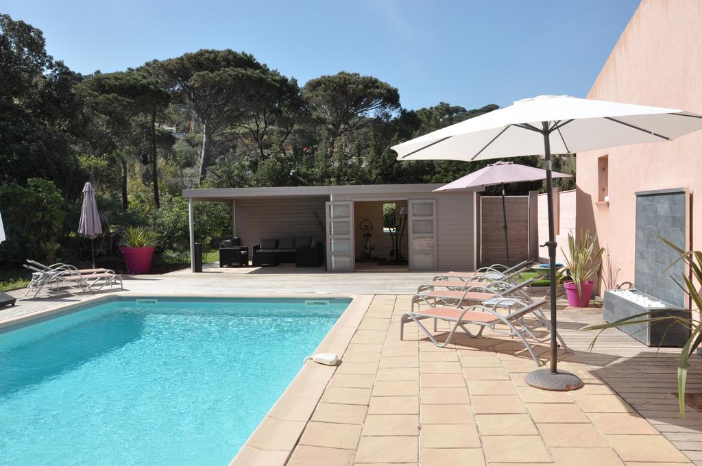 Hôtel de la Vierge Noire Sainte-Maxime Extérieur photo